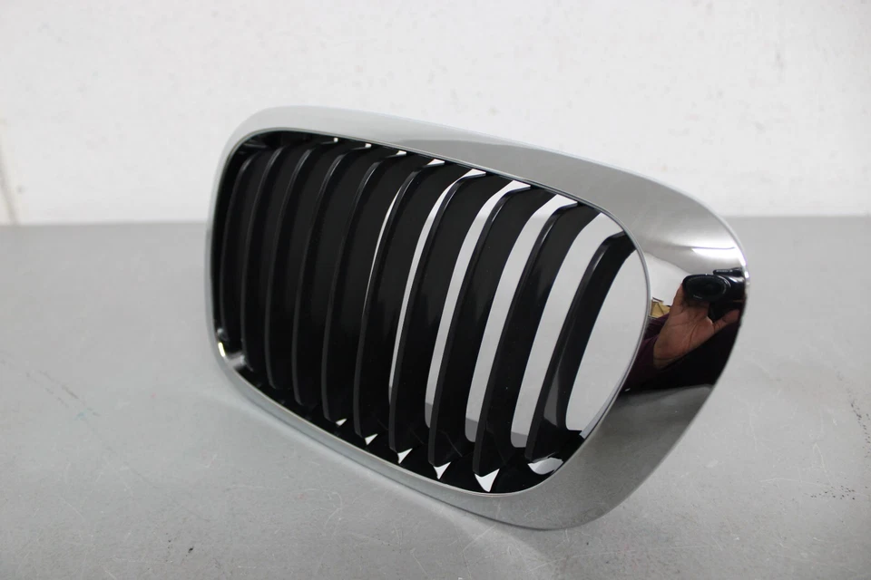 1999 2006 BMW 325I 323I M3 LEFT SIDE FRONT CHROME GRILLE Foto 2 de 4