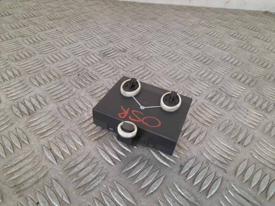 Skoda Superb Rear Right Driver Side Door Ecu 2008-2015 Mk2 3T 7N0959794 - Image 4 of 4