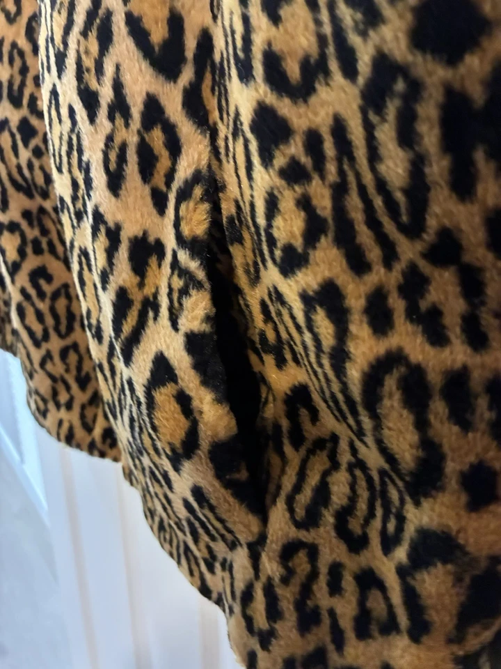 Vintage Mixit Leopard Print Faux Fur Vest Women’s Size L Full Zip Made InUSA 90s - Image 4 of 4