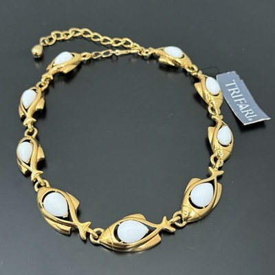 TRIFARI Signed School Of Fish Goldtone Milk Glass Fish Link Statement Necklace