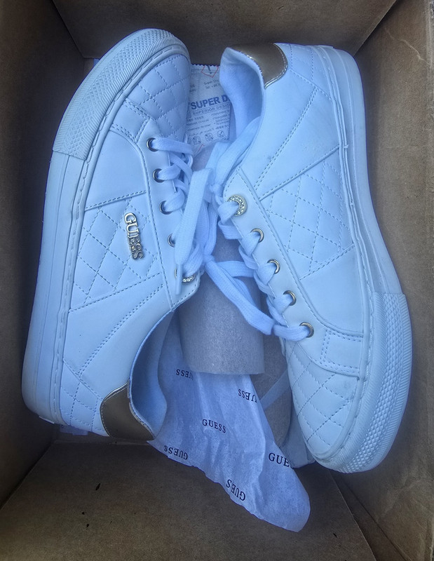 GUESS White Gold Quilted Lace Up Men's Low Top Athletic Sneakers