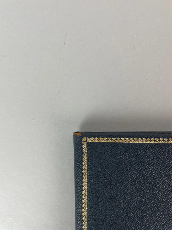 Estuche de álbum de fotos plegable de cuero garantizado con guijarros azul marino vintage + adornos dorados Foto 3 de 4