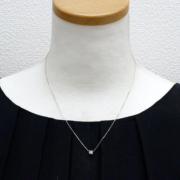 Collar colgante de diamantes Cartier K18WG 0,18 quilates E VVS2 3EX C de Cartier - Auténtico gratis Foto 4 de 4