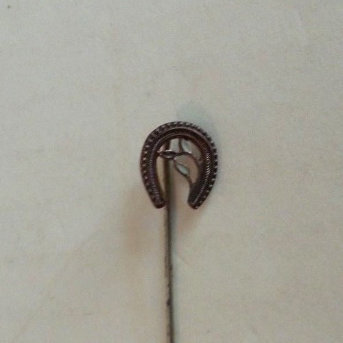 GROUP of (3) ANTIQUE ESTATE ASSORTED "LUCKY HORSE SHOE" STICK PINS - Picture 7 of 9
