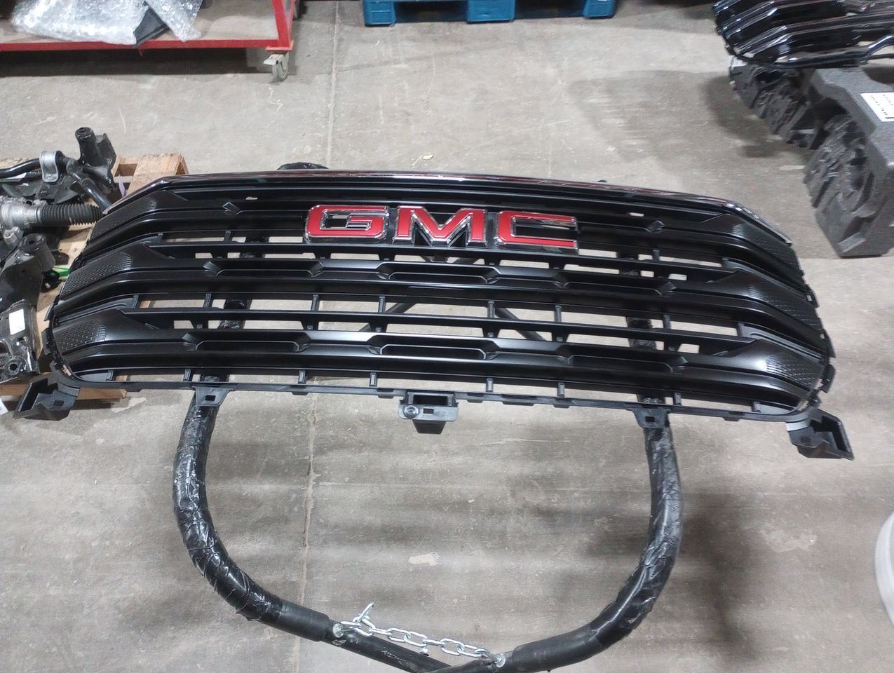 Grille Center SLE Without Surround View Fits 22-23 SIERRA 1500 PICKUP 2967822