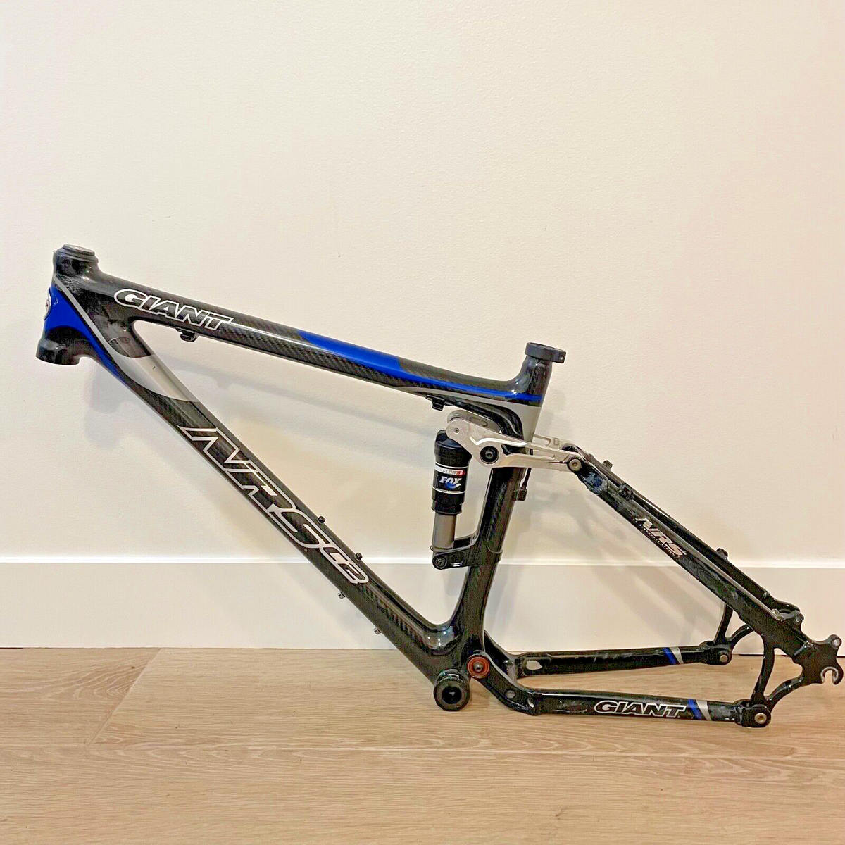 Giant NRS C2 Carbon Full Suspension Mountain Bike Frame 17” Fox