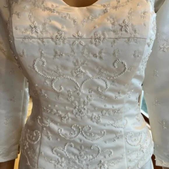 * Vestido de novia Pronovias con cuentas marfil satinado manga larga 3/4 talla 12 Foto 4 de 4