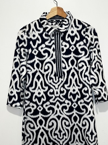 Túnica Gretchen Scott azul y blanco con estampado Ikat mangas 3/4 y cuello alto para mujer - Imagen 2 de 9