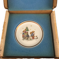 Berta Hummel Miniature Collector Plate Parade Into Toyland Museum Schmid 1979