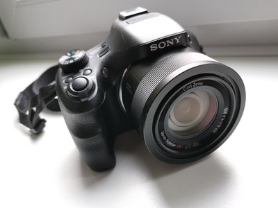 Sony DSC-HX400V Cyber-Shot Digitalkamera ZEISS Objektiv 50x opt. Zoom 20.4 MP