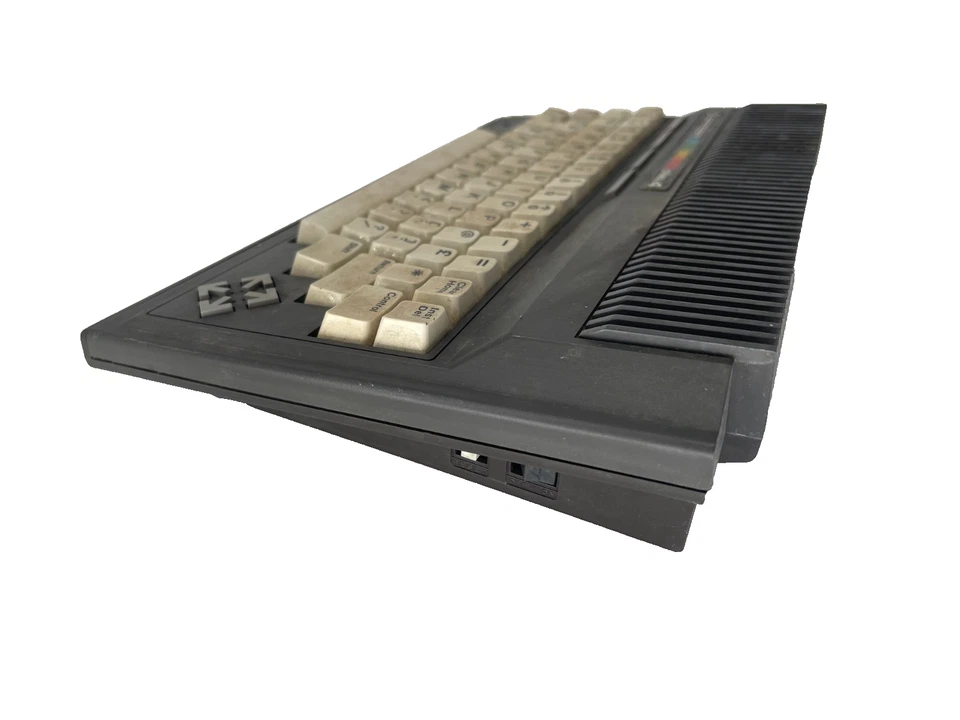 Computador antigo Commodore Plus/4 original - Imagem 3 de 4