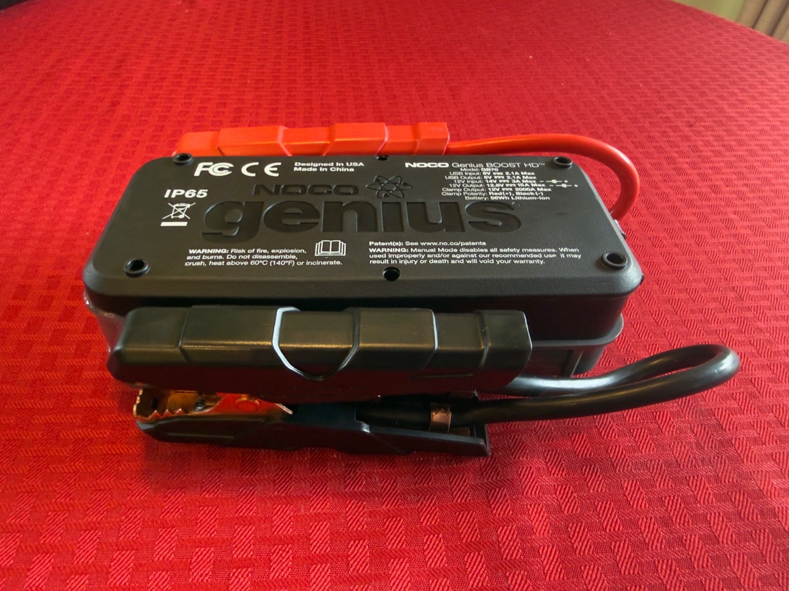 NOCO Genius GB70 Boost HD 2000A UltraSafe 12V Lithium Jump Starter & case