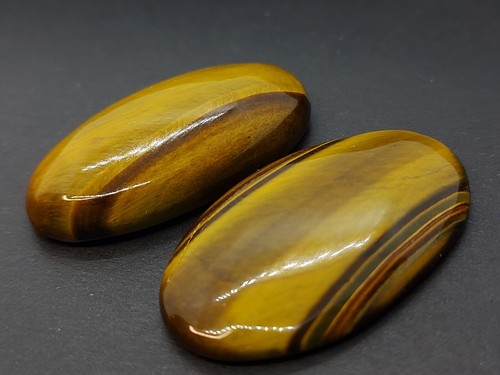 2 large tiger eye cabochons - natural Tiger Eye gemstone 72.65 CTS - Picture 4 of 9