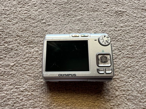 Olympus FE-210 Compact Digital Camera 7.1MP Silver - Not Working - Picture 2 of 7