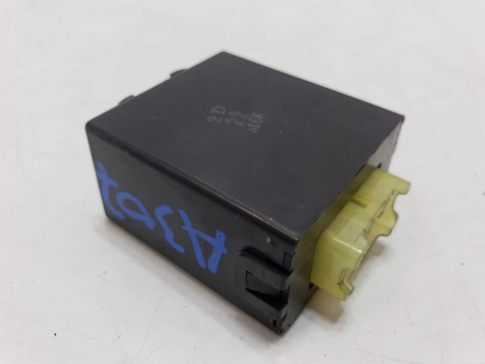 ✅ Módulo de control de relé de transmisión Toyota Land Cruiser J100 1998-2007 OEM Foto 2 de 4