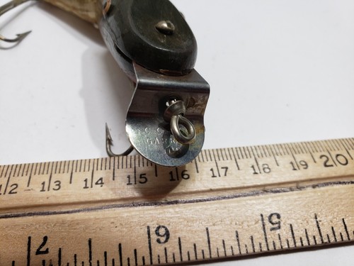 Vintage Wood 4" C. C. B. Co. Creek Chub Pikie Dark Green Gold Fishing Lure - Picture 7 of 7