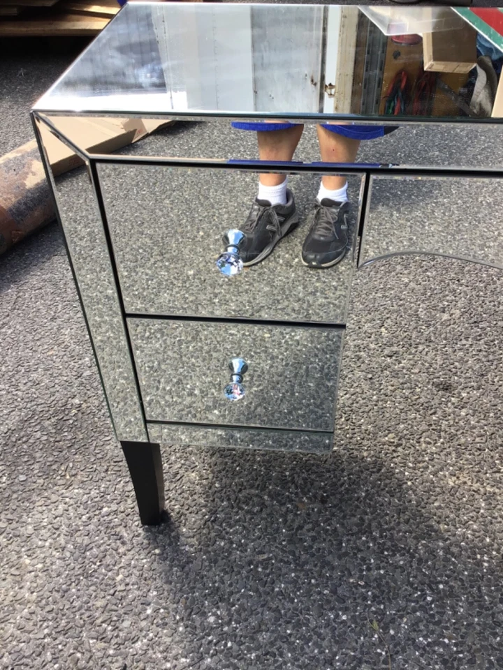 Tocador espejado ACME con espejo iluminado en muy buen estado Foto 4 de 4