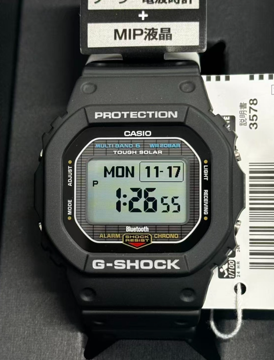 CASIO G-SHOCK GW5600 美品、保証書付き カシオ G-SHOCK GM-5600U-1JF メタルケース シルバー デジタル 20気圧