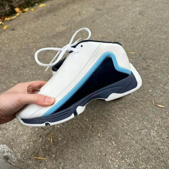 Y2K Shaq 篮球运动鞋青少年 3.5 白色蓝色系带运动鞋 — 第 3/4 张图片