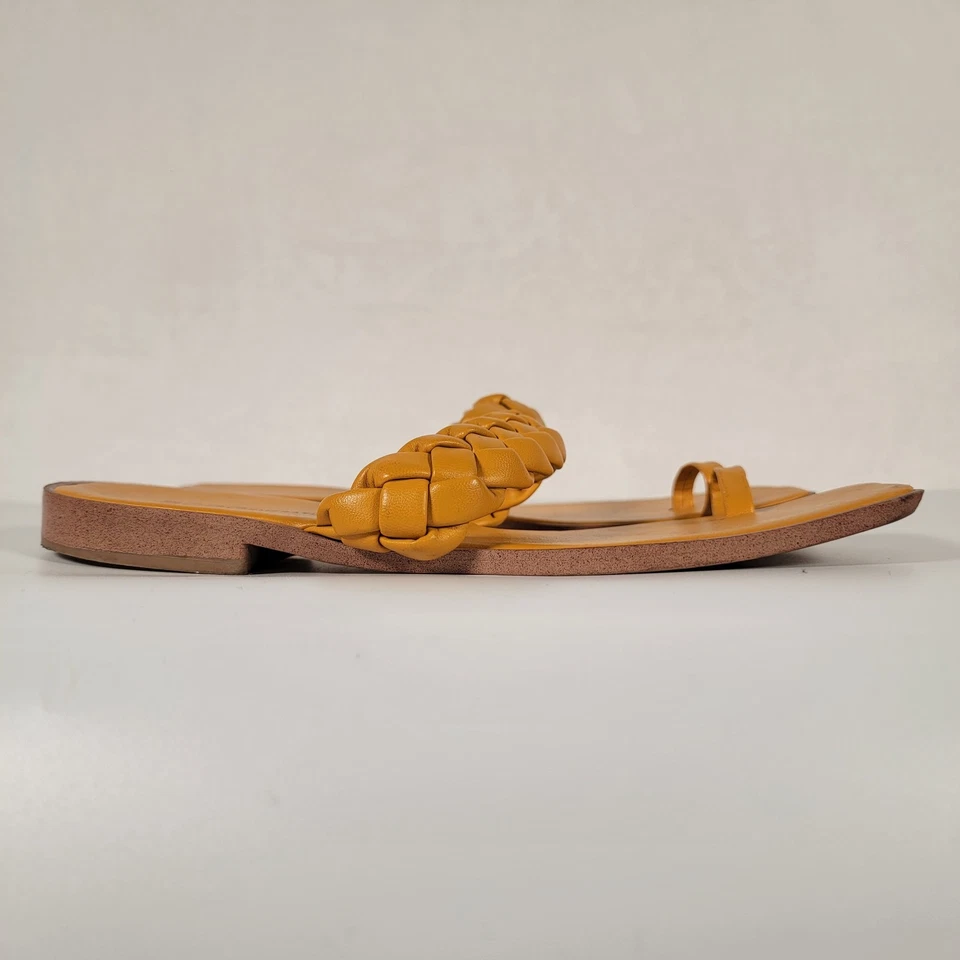 Sandalia con anillo de punta de leti BCBGeneration en amarillo, talla 9 Foto 2 de 4