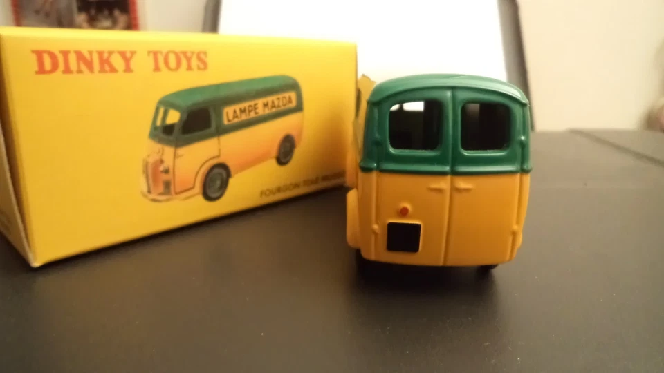 FOURGON MINIATURE PEUGEOT TOLE MAZDA DINKY TOYS - Photo 4/4