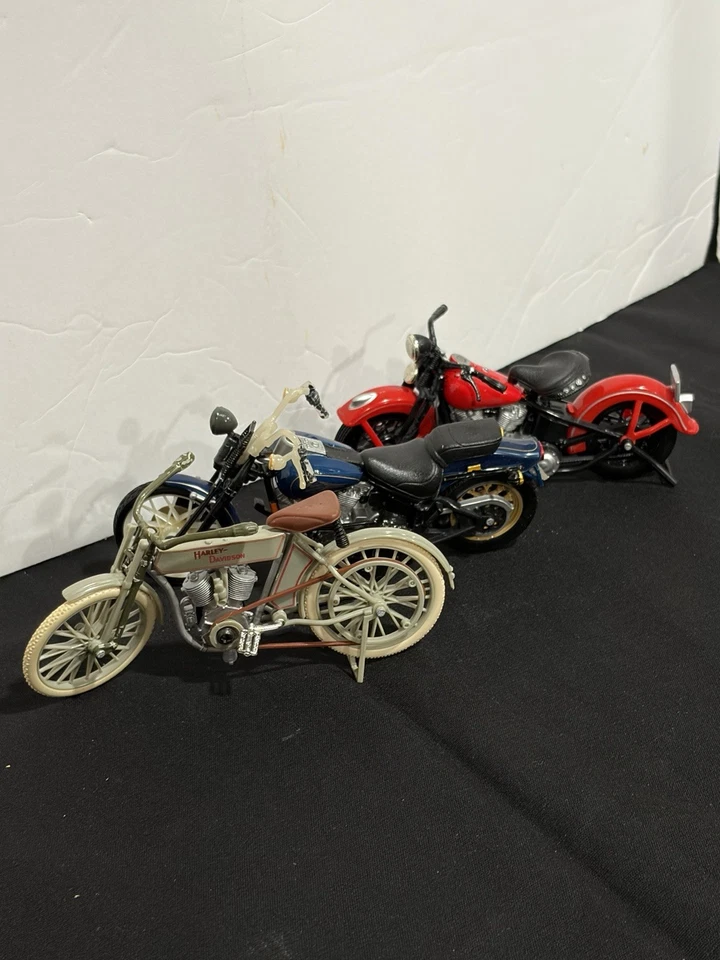 Lote de 3 motocicletas fundidas a presión Maisto Harley-Davidson 1:18 Foto 4 de 4