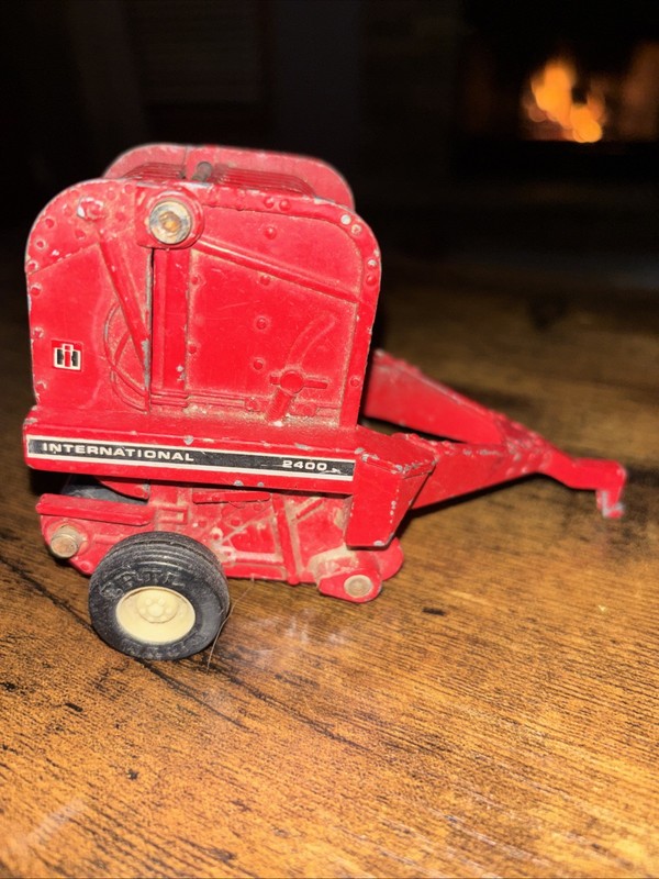 Vintage International 2400 Round Baler