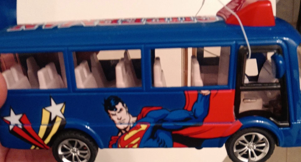 💙❤️ Set of 2 "SUPERMAN" HTF Diecast Pullback Busses -Glasglow & Schoolbus - Image 4 of 4