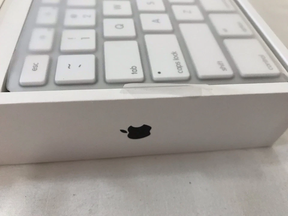 Apple A1243 Wired USB Keyboard & Mighty Mouse Box Set Sealed WHITE - Image 4 of 4