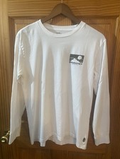 Men  s Billabong adventure division medium never worn long sleeve tshirt