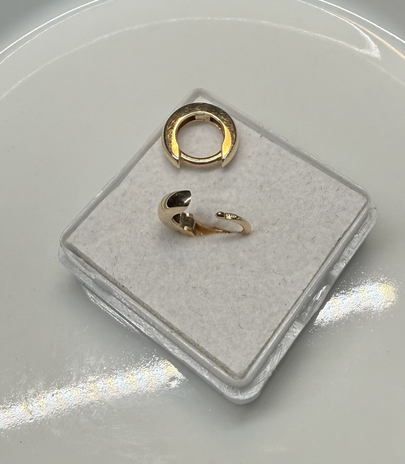 14K Solid Yellow Gold Hinged Round Plain Huggie H… - image 5