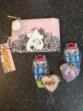 MOOMIN WALLET AND TWO PREMIUM KEYRINGS WHICH OPEN UP AS MIRROR NEW