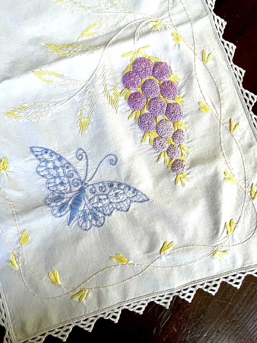 Vintage Runner with Padded Chenille Embroidery and Lace Edging YY282 | eBay