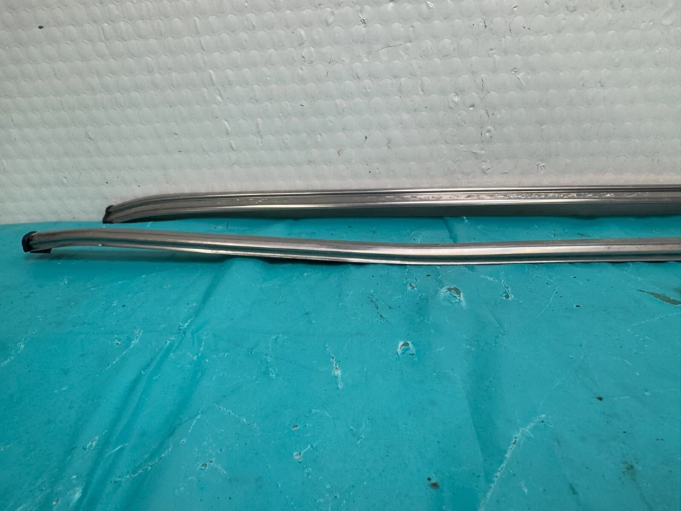 80-86 Datsun 720 Nissan Pickup cabina extendida canal de lluvia riel de goteo moldura cromada Foto 3 de 4