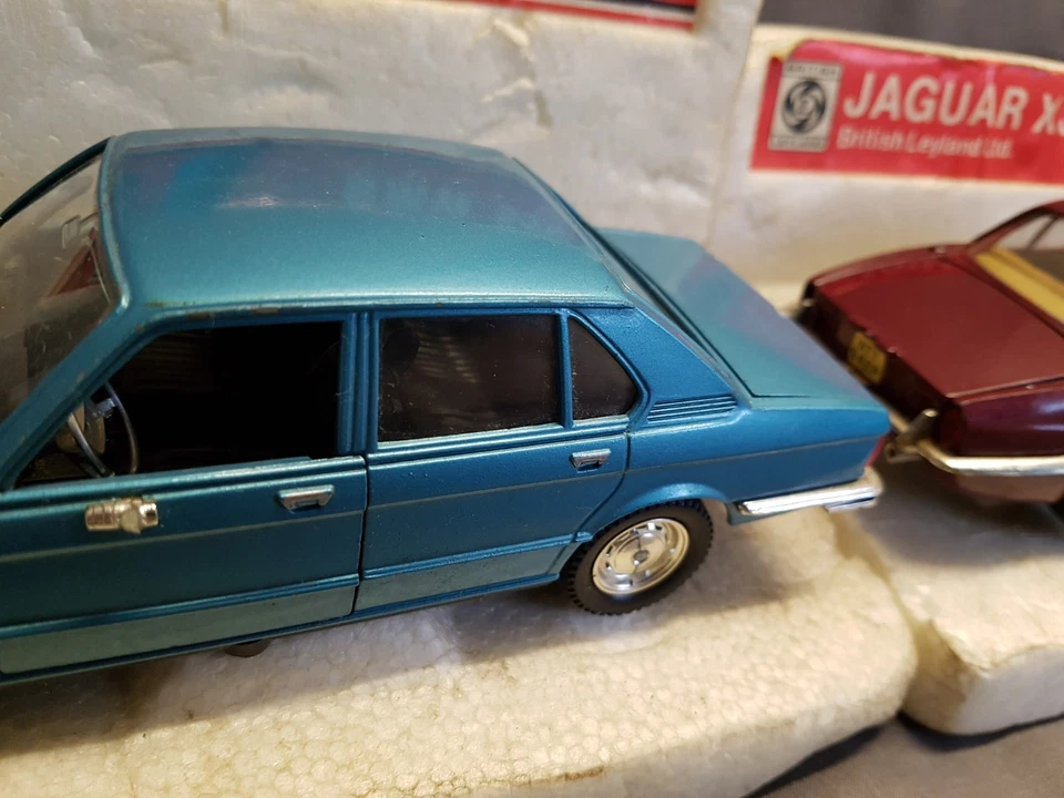 2x VINTAGE POLISTIL 1.25 SCALE BLUE B.M.W 525 & MAROON JAGUAR XJ6 FAIR IN POLYST - Image 3 of 4