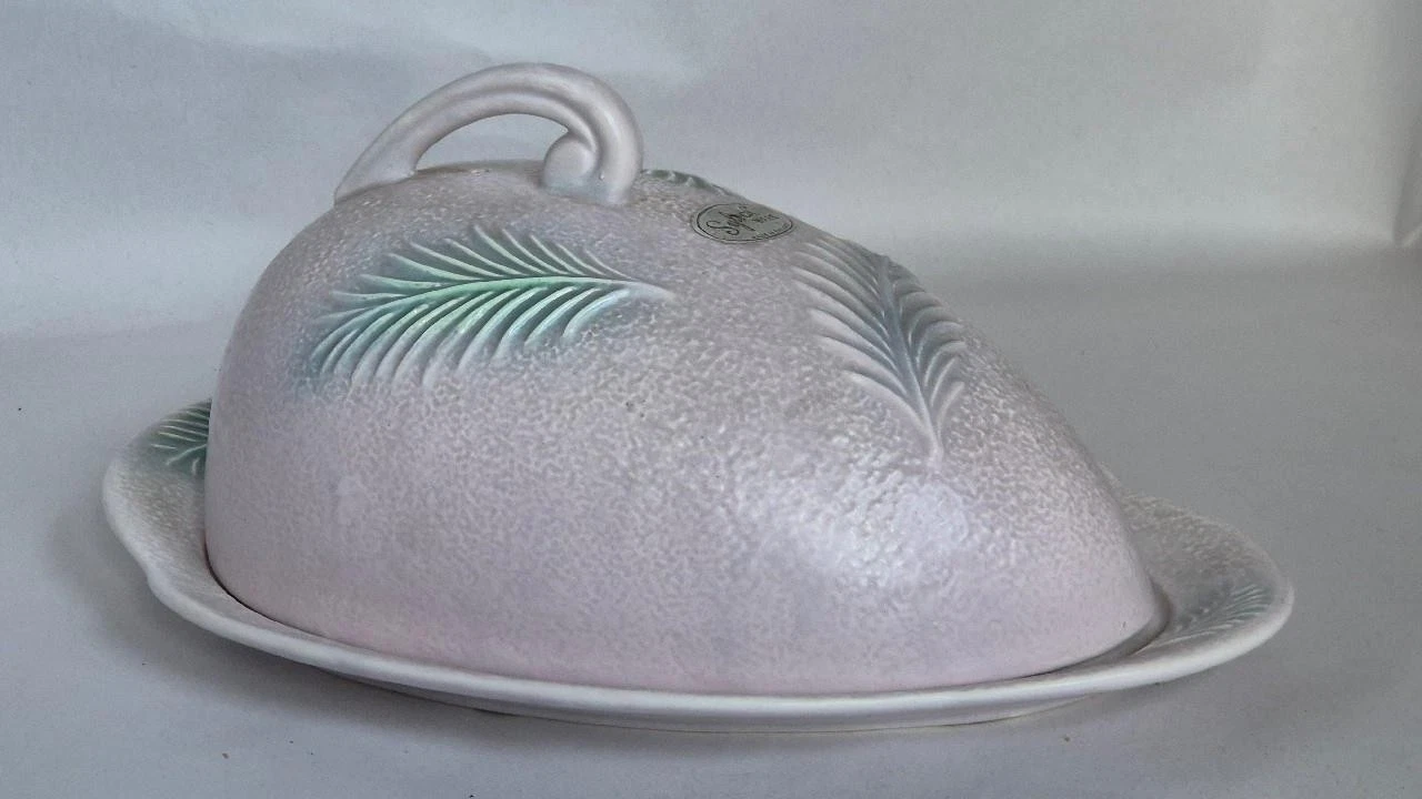 A rare SYLVAC 2403 Cheese / Butter Dish in form of Mouse Palm Leaf 24 cm