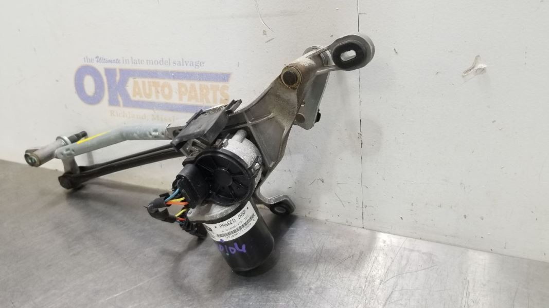 19 2019 MASERATI LEVANTE OEM WINDSHIELD WIPER MOTOR ACTUATOR 670007561