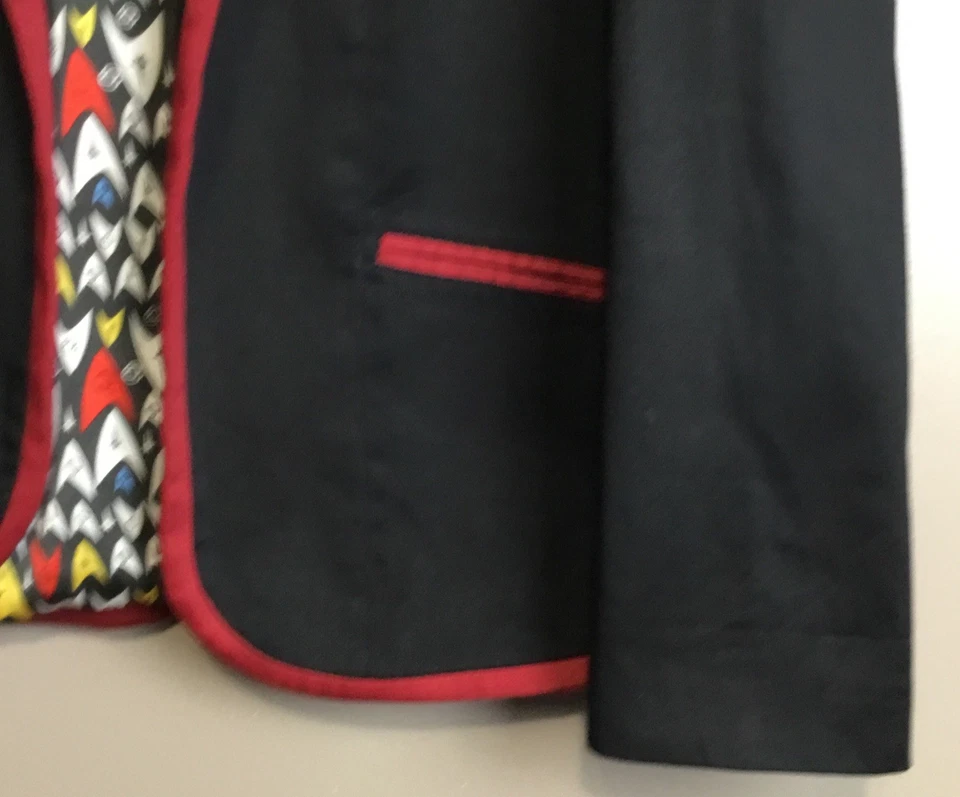 Blazer Star Trek de Her Universe talla mediana Foto 4 de 4