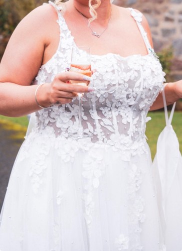 Wedding Dress - Picture 2 of 2