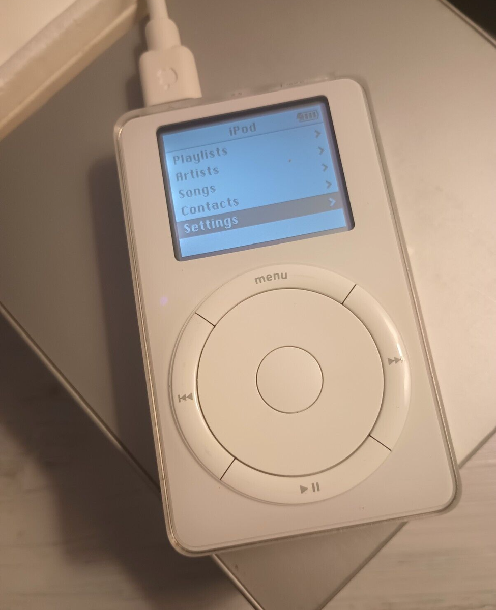 Apple iPod 1st Generation 10GB 32MB RAM - White With Box, Cord