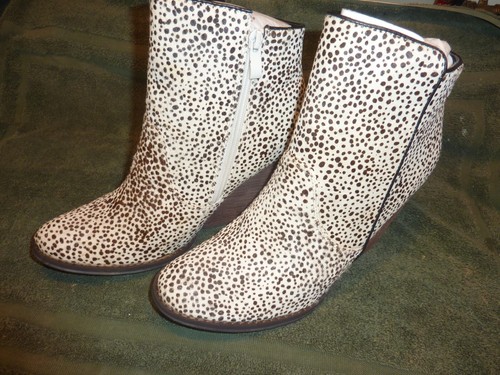 Very Volatile Calf Hair Ankle Booties Womens Sz 10 Brown And Cream Western NEW !