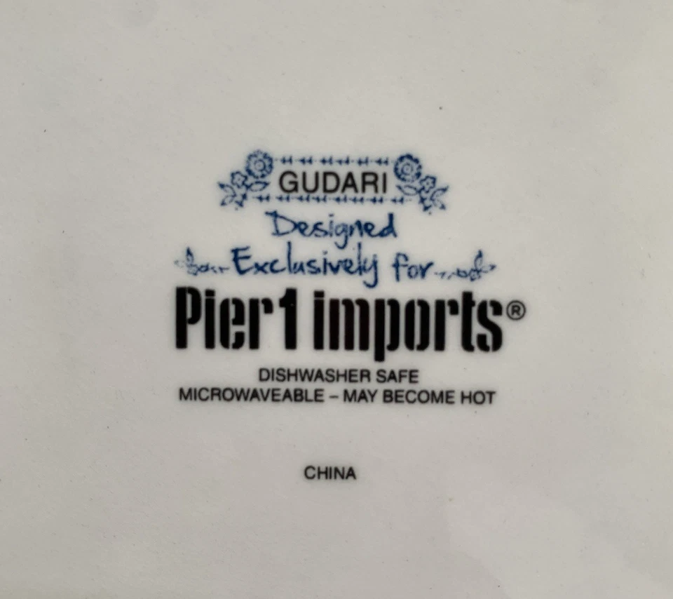 Juego de (2) platos cuadrados de ensalada Pier 1 Imports 'by Gudari' 8,5x8,5 azul y blanco Foto 4 de 4
