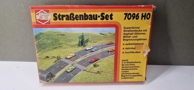 (Partial Kit) Busch 7096 Road Sign Barrier Plastic Model Kit HO Gauge 1/87 Scale