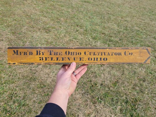 Antikes schabloniertes Holzschild hergestellt von The Ohio Cultivator Co Bellevue OH