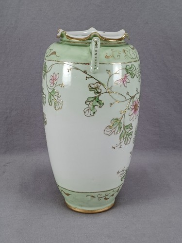 IE&C Co Nippon Hand Painted Pink Floral Raised Gold & Green Vase Circa 1885-1925 - Picture 2 of 9