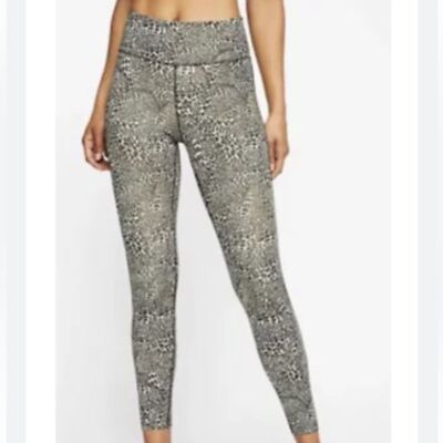 nike training cropped one tight in leopard print