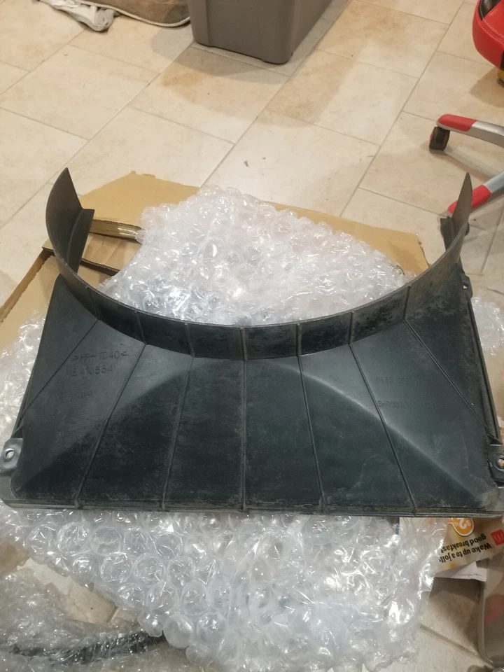 Cubierta de ventilador usada 07 Mitsubishi Fuso FE 180 Foto 2 de 4