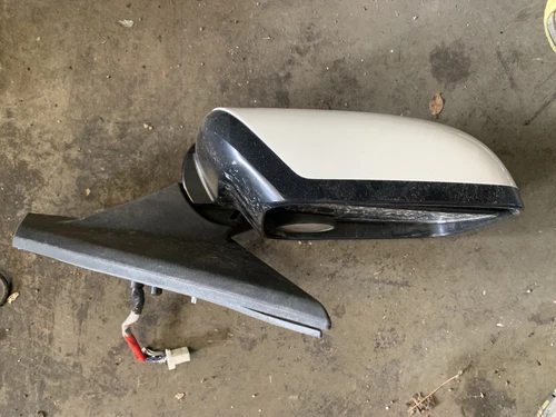 026233 | 2012 2013 Nissan Rogue Passenger Side Mirror With Camera White OEM RH