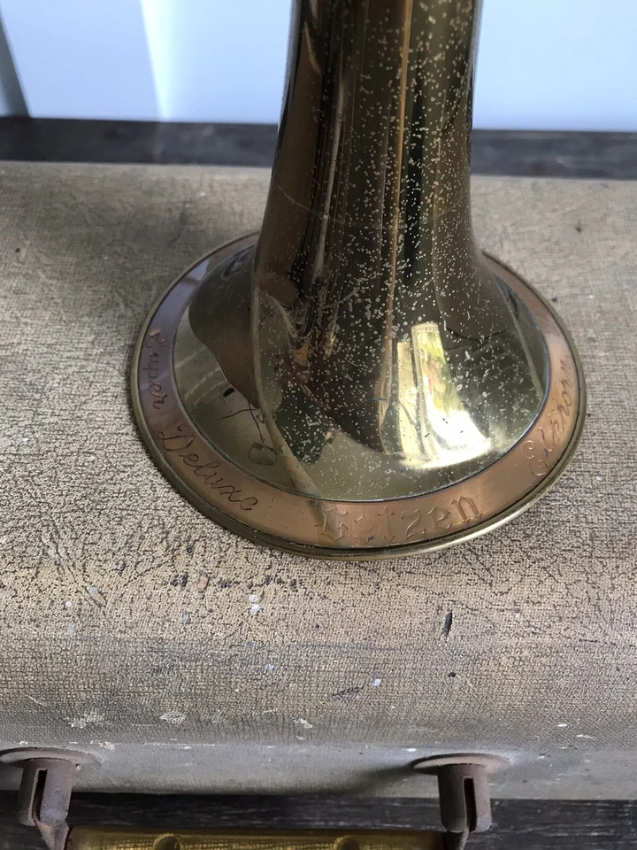 Vintage Getzen Super Deluxe Tone Balanced Trumpet With Original Case Mouthpiece - Image 4 of 4