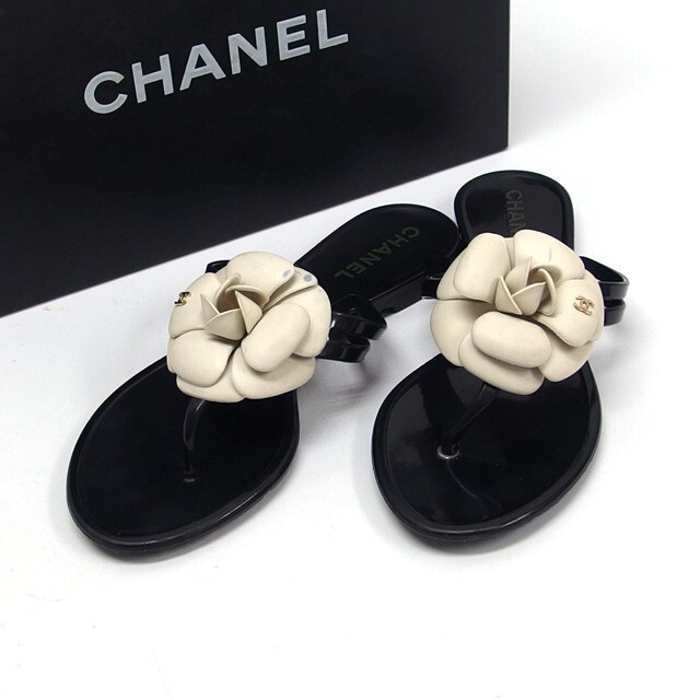 CHANEL Camellia Rubber Thong Sandals 36 Black X White CHANEL Camellia Rubber Thong Sandals 36 Black X White